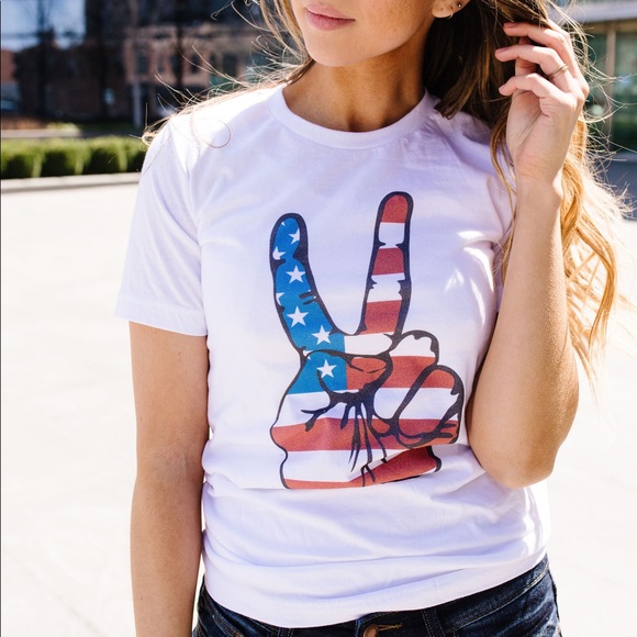 Peace in America Graphic Tee - Picture 2 of 7